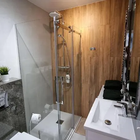 Mlody - Bezplatny Parking, Mocne Wifi, Dobre Polaczenie Z Lotniskiem *