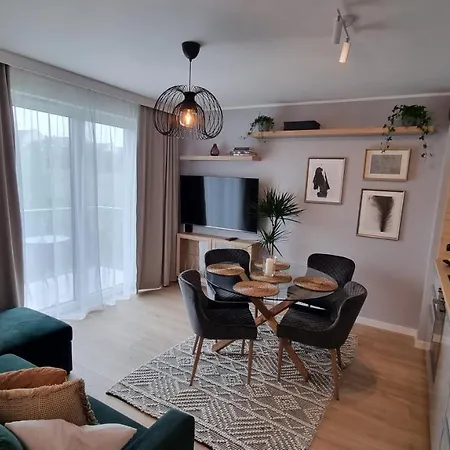 Mlody - Bezplatny Parking, Mocne Wifi, Dobre Polaczenie Z Lotniskiem